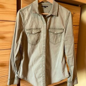 Button-up shirt, Large